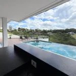 RESIDÊNCIA EXCLUSIVA NO CHARMOSO  CONDOMÍNIO ÁGUAS DE IGARATÁ