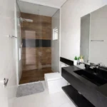RESIDÊNCIA EXCLUSIVA NO CHARMOSO  CONDOMÍNIO ÁGUAS DE IGARATÁ